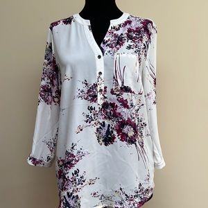 Maurice’s small brand new floral top